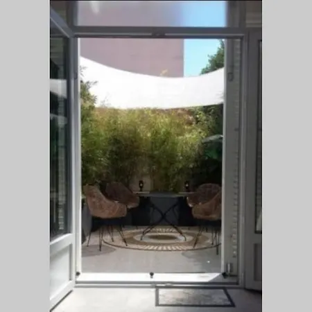 Appartement Magnifique En Rdc Cour Sans Vis à Vis 5mn Bandol