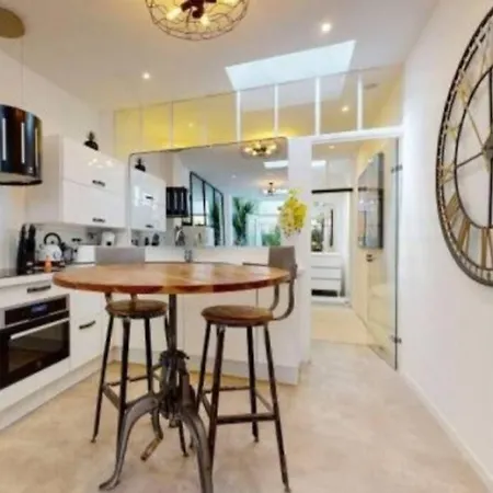 Appartement Magnifique En Rdc Cour Sans Vis à Vis 5mn Bandol